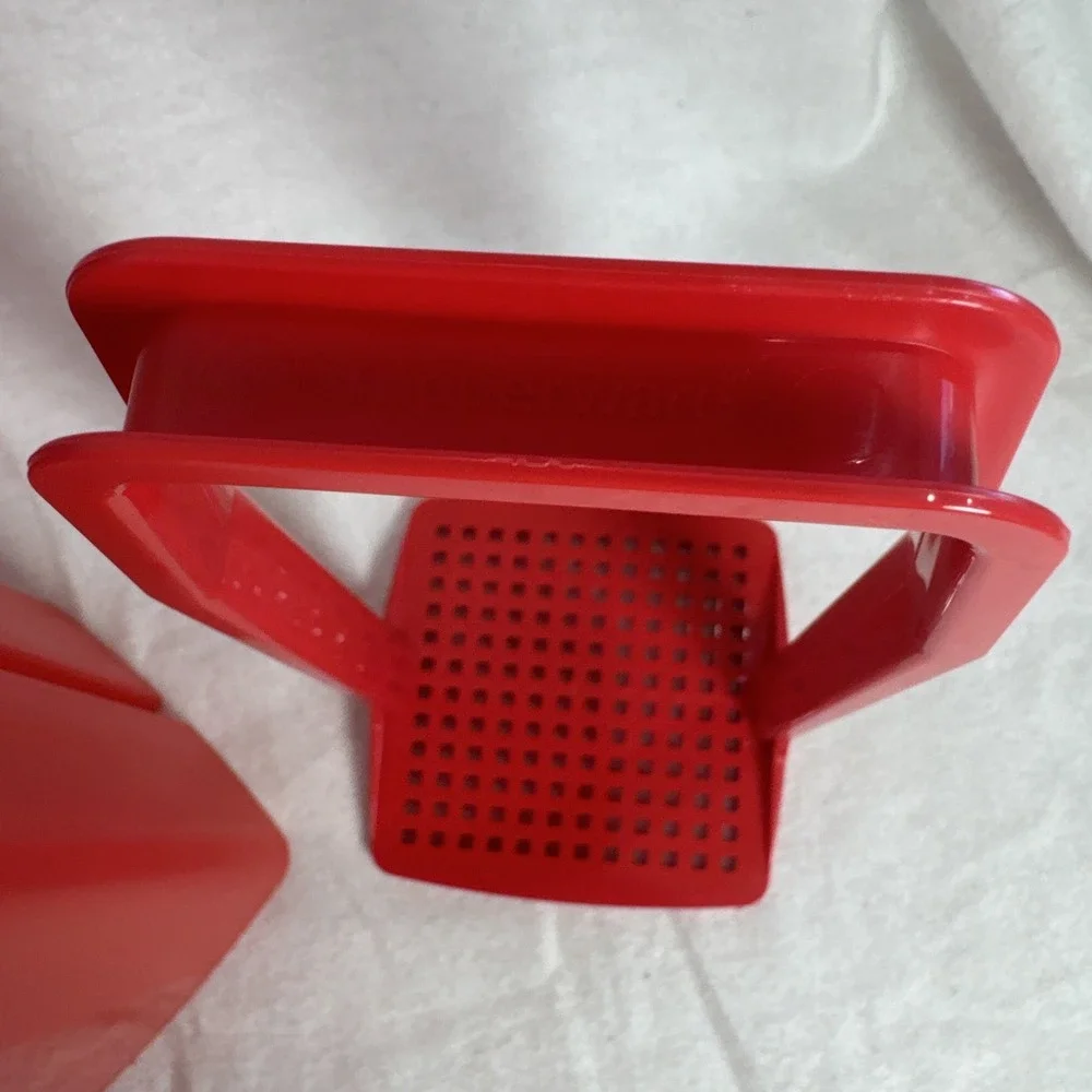 Tupperware Red 1330.11 Pick A Deli 3 Piece Pickle Olive Keeper Container NICE!